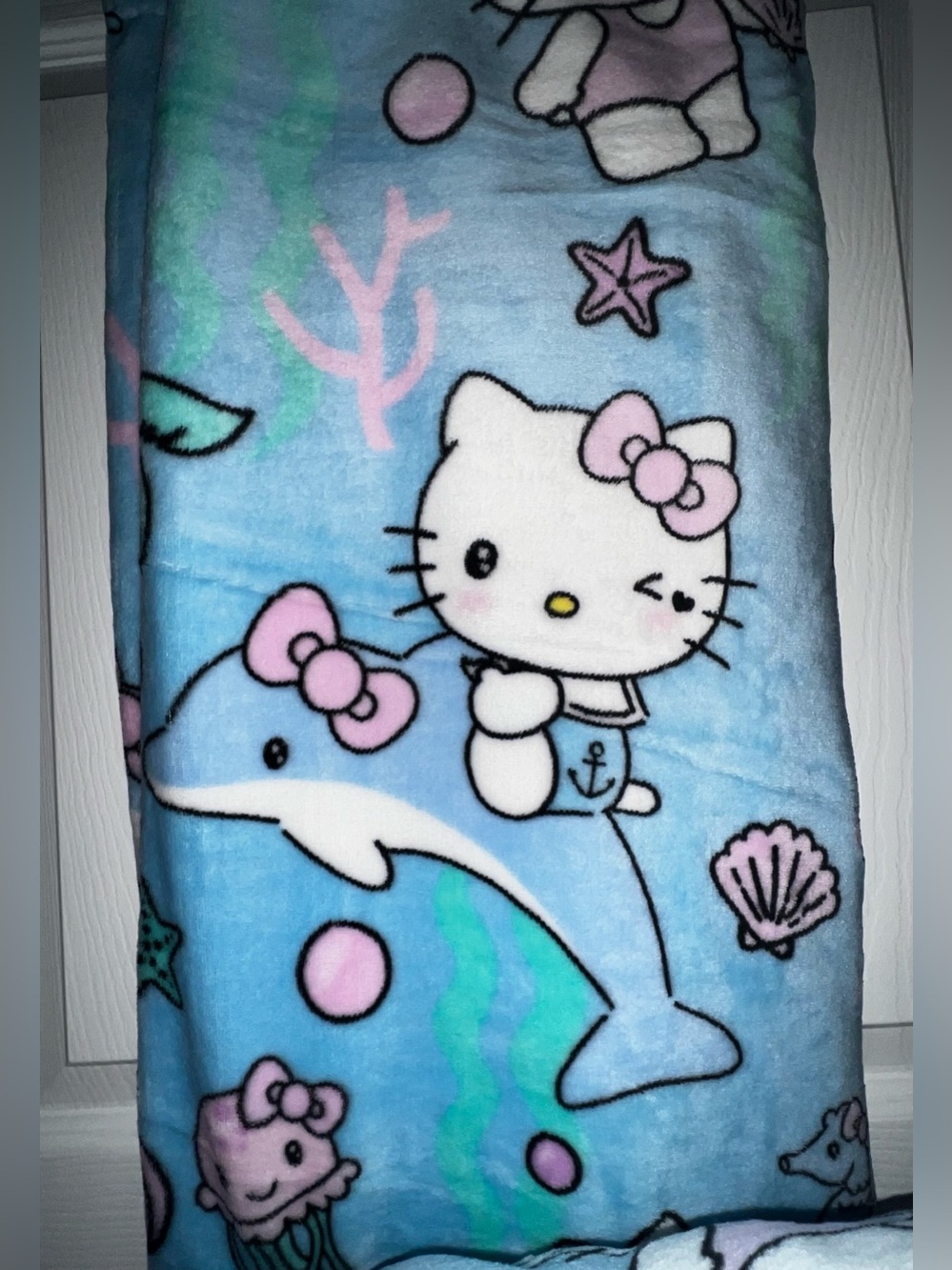Hello Kitty NEW Mermaid plush blanket - Picture 3 of 3